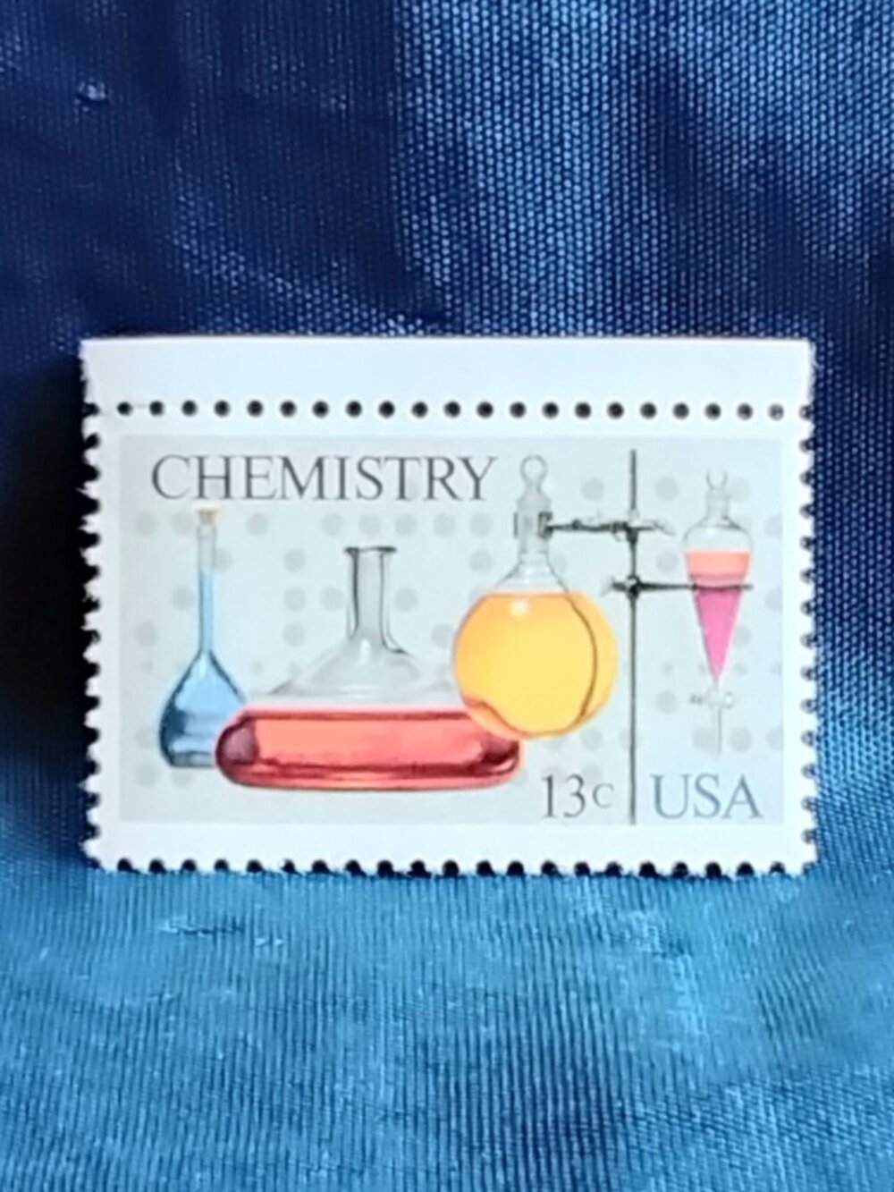 Uncirculated USA 1976 Chemistry 13 Cent Stamp!!
